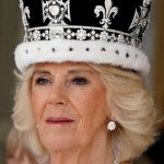 El motivo por el que la reina Camilla no forma parte del grupo familiar de WhatsApp