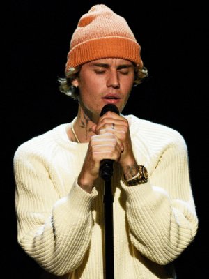 Justin Bieber quiere demandar a sus managers por despilfarrar su fortuna