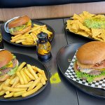 Nuevo boom gastronómico: influencia mexicana transforma las hamburguesas en Chile