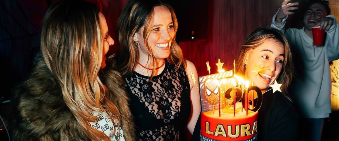 Laura De La Fuente celebró aniversario con su polola