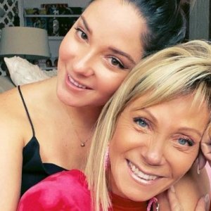 Kel Calderón compartió fotografía del reencuentro con Raquel Argandoña en Tailandia