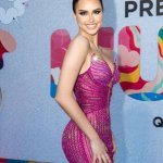 ¡Un robo! Emilia Dides comparte el vestido que compró y el "trapo" que le llegó