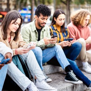 Phubbing: La adicción al celular que está destruyendo nuestras relaciones