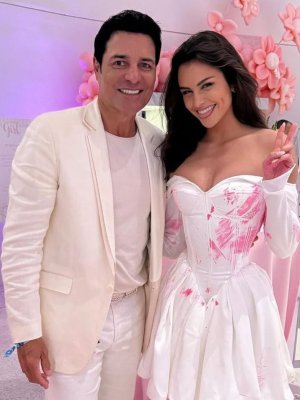 Emilia Dides se luce junto a Chayanne en la íntima celebración de Lele Pons