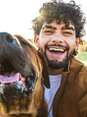 Pet Parenting: La tendencia que prioriza las mascotas por sobre los hijos entre los millennials chilenos