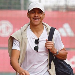 ¡Está con ella en Chile! Revelan foto de la nueva polola de Alexis Sánchez