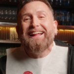 Comediante Juan Pablo López lanza su propia hamburguesa