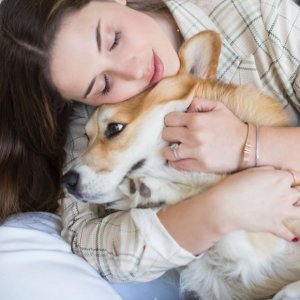 Belén Soto anuncia muerte de su perrito recién adoptado