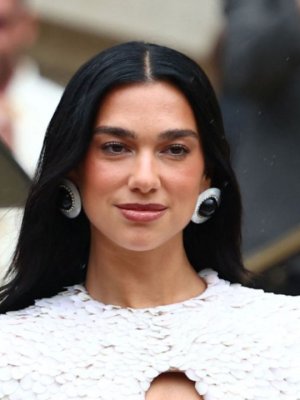 Dua Lipa, Cardi B y Karol G deslumbran en el desfile de Schiaparelli: Los mejores looks de la Alta Costura en París