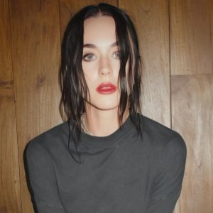 ¡Abrazada a un hombre! ¿Katy Perry ya olvidó a Orlando Bloom?