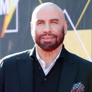 ¡Nadie lo acompañó! Registro muestra a John Travolta en Chile comiendo solito