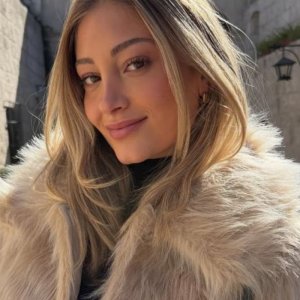 Hija de Rafael Araneda causa interés al presentar a su nueva pareja
