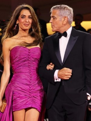George y Amal Clooney protagonizan divertido momento en alfombra roja del Festival de Venecia