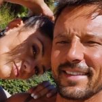 ¡En el aeropuerto! Fabricio Vasconcelos reaparece junto a Mariela Román