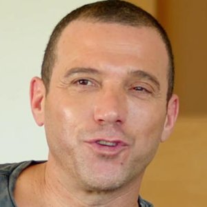 Julián Elfenbein desmiente mala relación con director de su nuevo proyecto televisivo
