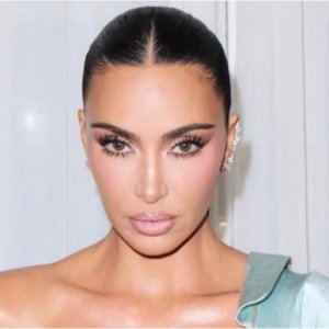 Kim Kardashian celebra sus 45 años con millonaria compra: adquiere la mansión de sus vecinos para expandir la suya