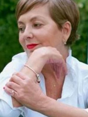 ¡Se cayó! Fran García Huidobro sufrió accidente en el aeropuerto al volver de Lima