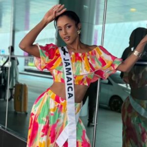 Candidata de Jamaica sufre brutal caída en las preliminares de Miss Universo 2025