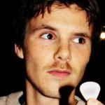 Cruz Beckham se lanza con su banda y sus padres le entregan su apoyo