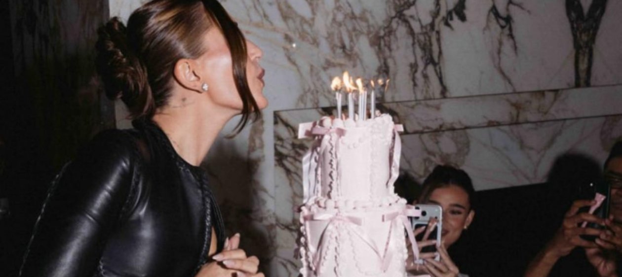 ¡Una chaqueta histórica! El look con el que Hailey Bieber celebró su cumpleaños