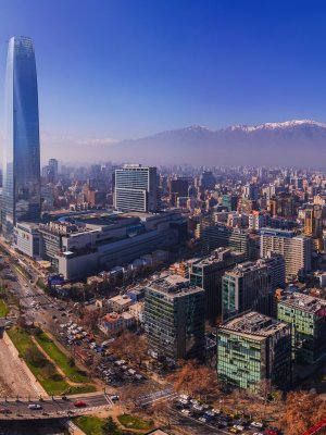 Los conciertos que marcan el fin de año en Santiago y el hotel ideal para disfrutar sin complicaciones