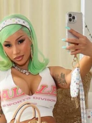 Cardi B convierte el cordón umbilical de su cuarto hijo en una joya de oro