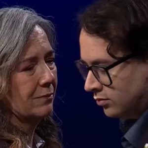 Hijo de Mauricio Israel y su madre protagonizan emotivo reencuentro en Primer Plano