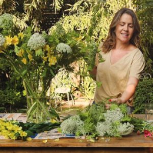 Monserrat Álvarez reaparece y muestra la inusual terapia para recuperarse