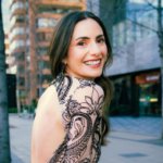 Rosario Bravo comparte divertido video de su madre "espiando" la fiesta de sus vecinos