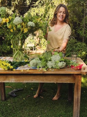 Monserrat Álvarez reaparece y muestra la inusual terapia para recuperarse