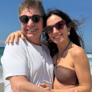 Esposo de Rosario Bravo se hizo un nuevo retoque tras comentada cirugía facial