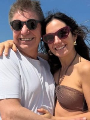 Esposo de Rosario Bravo se hizo un nuevo retoque tras comentada cirugía facial