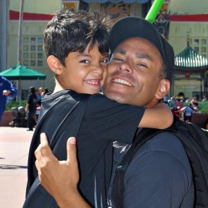 Claudio Valdivia se emociona con saludo de su hijo: 