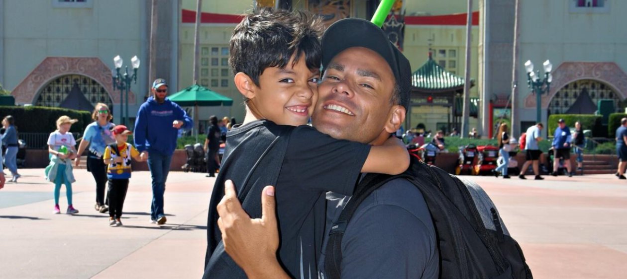 Claudio Valdivia se emociona con saludo de su hijo: 