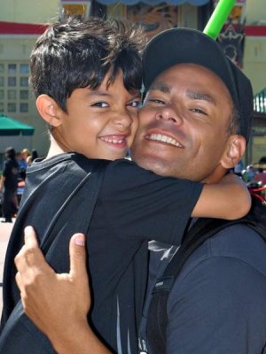 Claudio Valdivia se emociona con saludo de su hijo: 