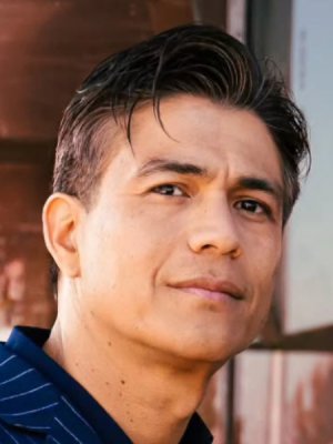 Américo celebra sus 48 años mostrando su tonificada figura en redes sociales