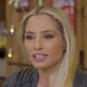 Mane Swett revive recuerdos con su hijo en Año Nuevo mientras continúa su disputa judicial