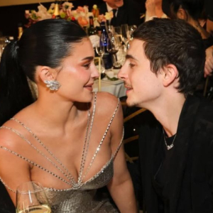 Kylie Jenner y Timothée Chalamet dan (otra vez) rienda suelta a su amor en los Golden Globes 2026
