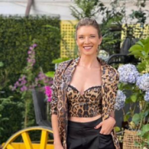 ¿Algo más que amistad? Carla Jara y animador de TV son vistos juntos en el Festival de Olmué