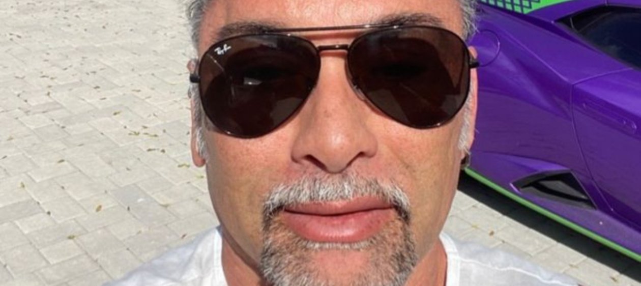 Marcelo Ríos da pistas de haber terminado su relación a un mes de confirmarla