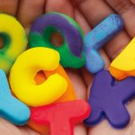 Especialistas recomiendan el juego creativo como herramienta clave para el regreso a clases de niños y niñas