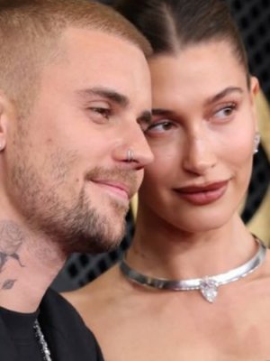 Justin Bieber estrenó tatuaje de amor en su regreso a los Grammys