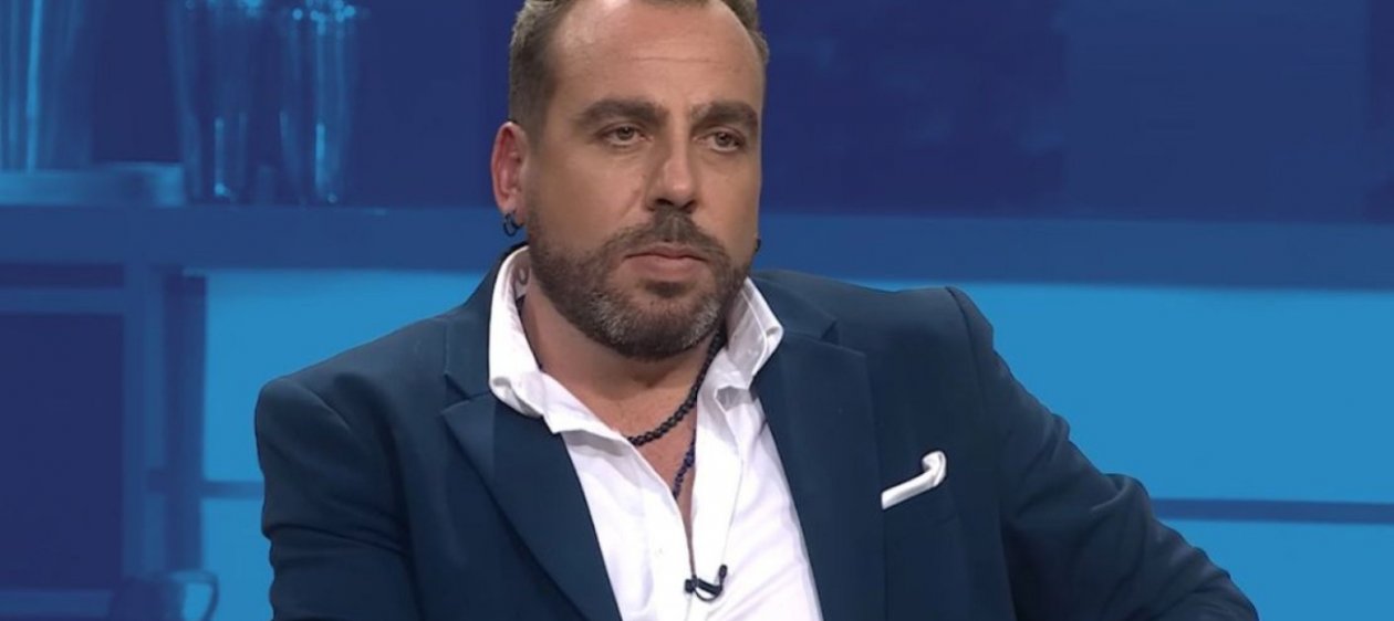 ¿Acalorada o apasionada discusión? Kaminski es visto a los besos con una mujer