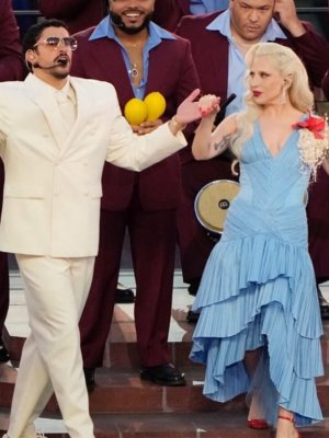 Chileno fue el encargado de vestir a Lady Gaga para el Super Bowl 2026