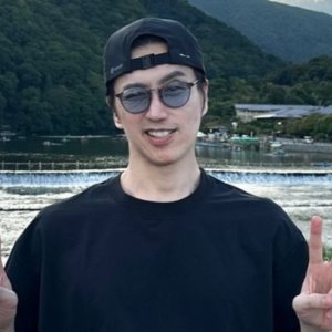 Chuando Tan, el modelo de Singapur que cumplió 60, pero parece un veinteañero