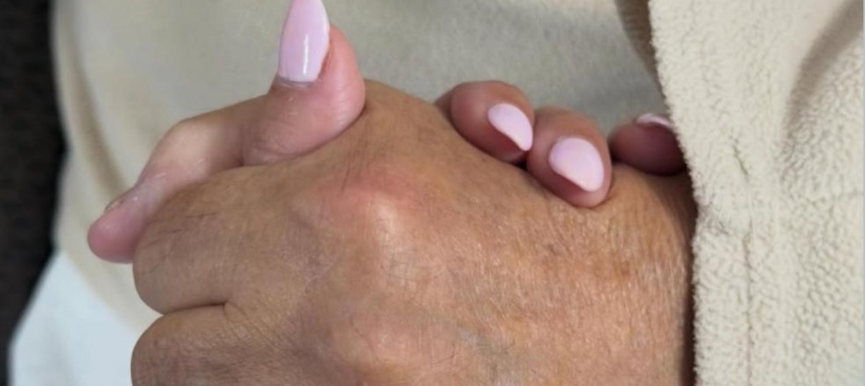 Difícil momento para Camila Andrade: fallece su padre tras delicado estado de salud