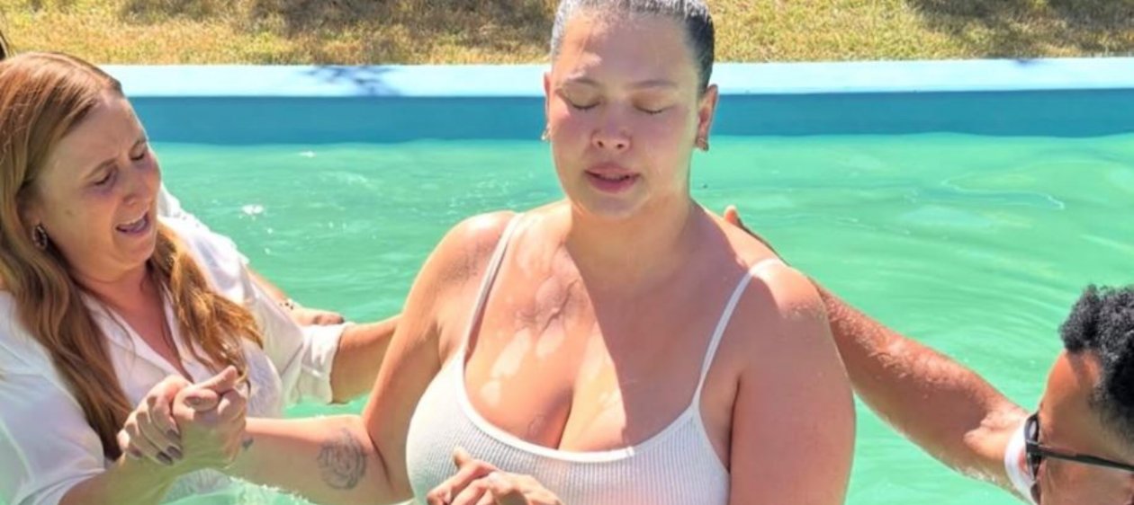 Michelle Carvalho se bautizó nuevamente a sus 32 años