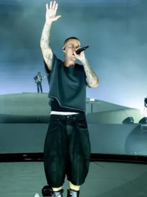 Justin Bieber emociona en Coachella con íntimo homenaje a su esposa e hijo