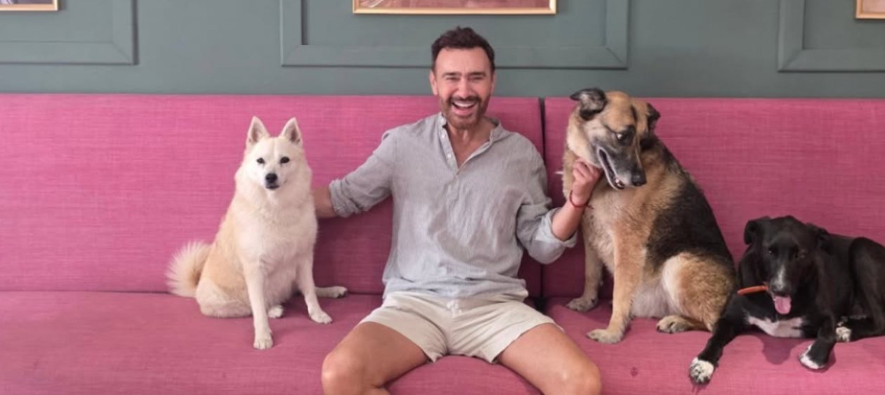 Jordi Castell revela el místico rito diario que comparte con sus perros y su gata ciega