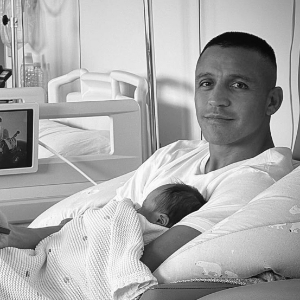 ¡Qué ternura! Hija de Alexis Sánchez recibió hermoso regalo